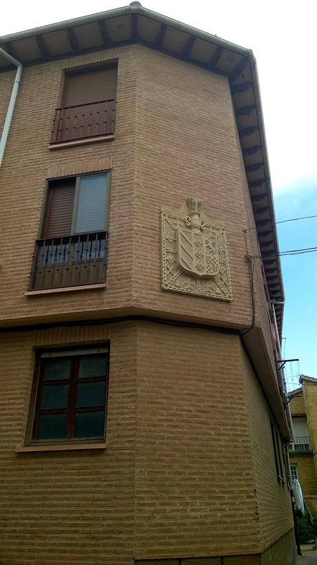 Escudo de la Divisa en una casa, San Vicente de la Sonsierra