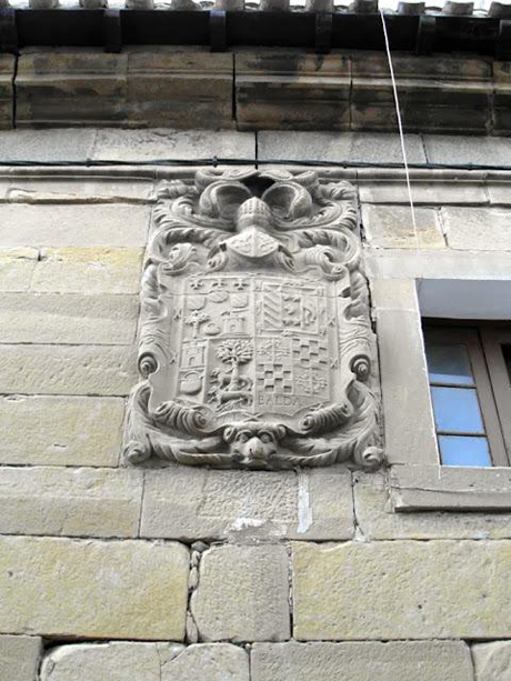 Escudo de la familia Balda en una casa, San Vicente de la Sonsierra