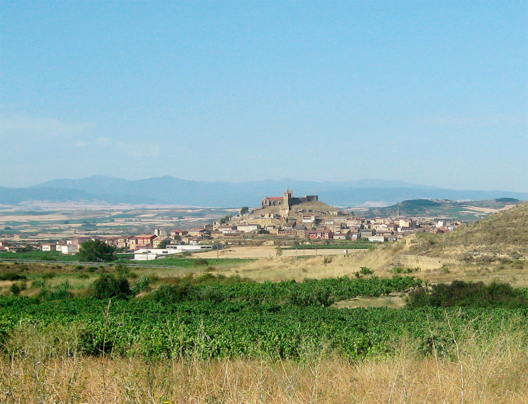La villa divisera de San Vicente de la Sonsierra, vista desde la subida hacia la Basílica de Santa María de la Piscina. La villa divisera de San Vicente de la Sonsierra