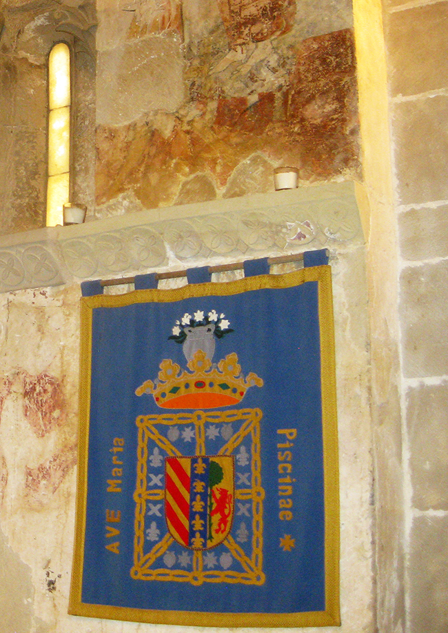 Repostero con el escudo de armas de la Divisa, en la Basílica de Santa María de la Piscina