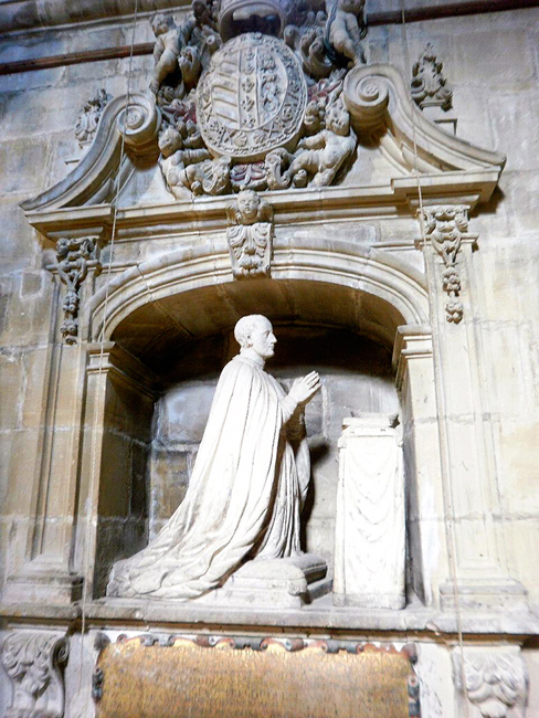 Sepulcro de don Francisco Antonio Ramírez de la Piscina, último Patrono de la Divisa de la época antigua. Iglesia de San Esteban Protomártir (Ábalos, La Rioja). Escultura barroca, s. XVIII