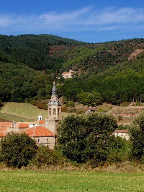 Monasterios de San Millán de la Cogolla: Suso (arriba) y Yuso (abajo)